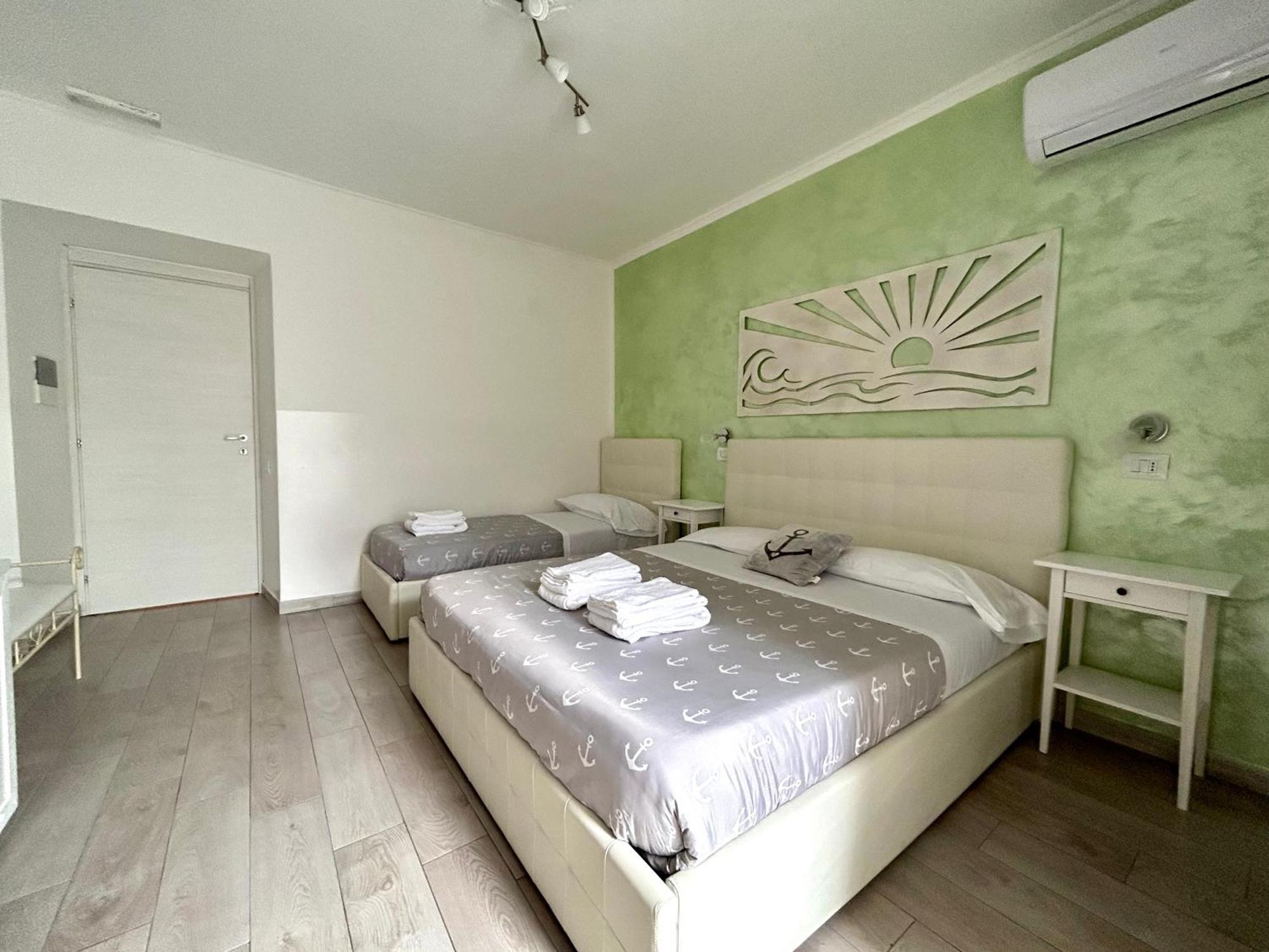 Fezzano / Portovenere Stilish Double Rooms With Sea View, Balcony Or Small Courtyard Exterior foto